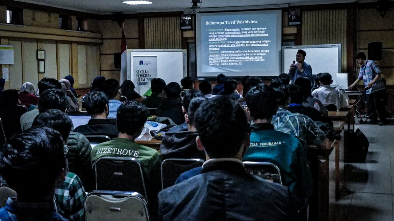 Peserta Sekolah Pemikiran Islam Dilatih untuk Berpikir Kritis